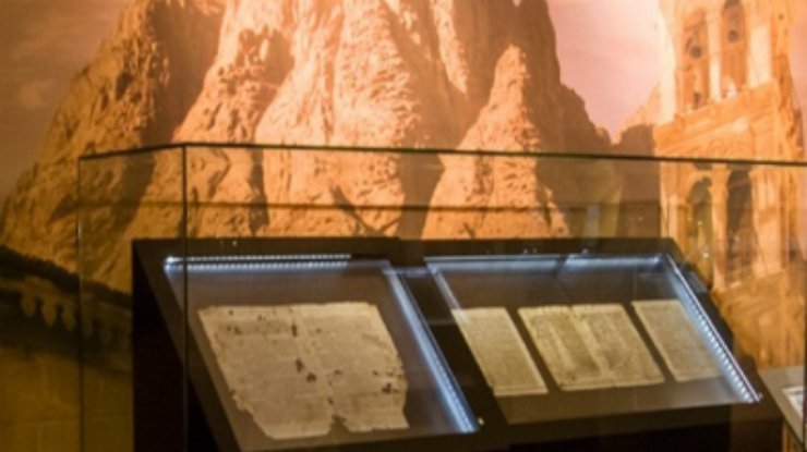 В Италии выставили фрагменты свитков Мертвого моря