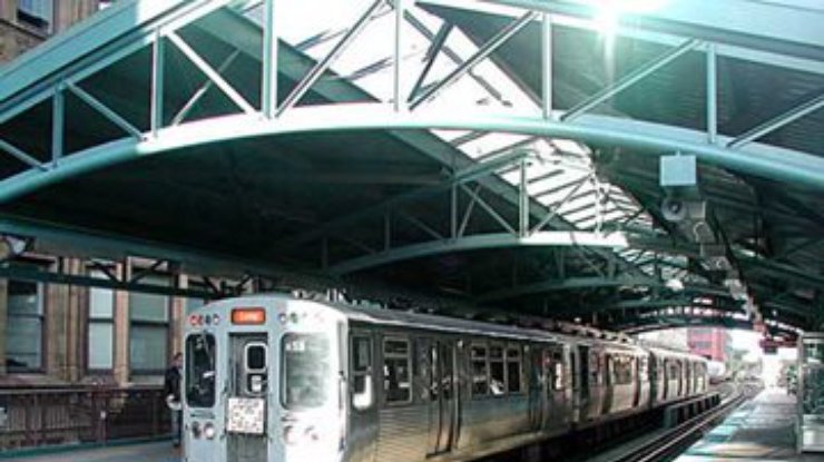 В США уволили работницу метро, которая, уснув, разбила поезд (видео)