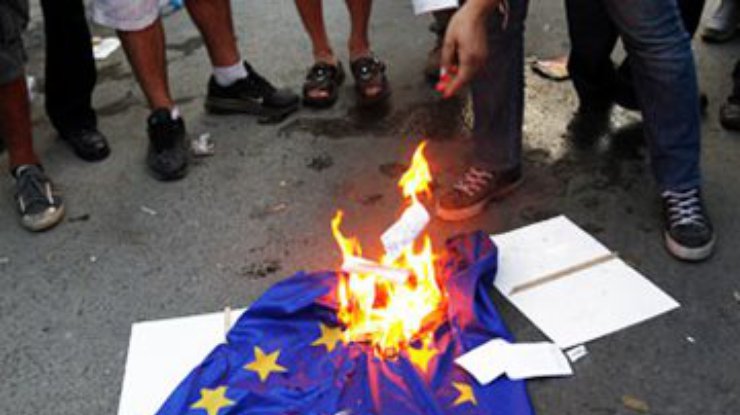 На митинге в Днепропетровске сожгли флаг ЕС