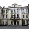 Самооборона Майдана штурмует Кловский дворец в Киеве
