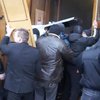 Задержан один из участников беспорядков под ХОГА, у него изъяли два ножа