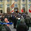 Пикетчики продолжают удерживать харьковский облсовет под контролем