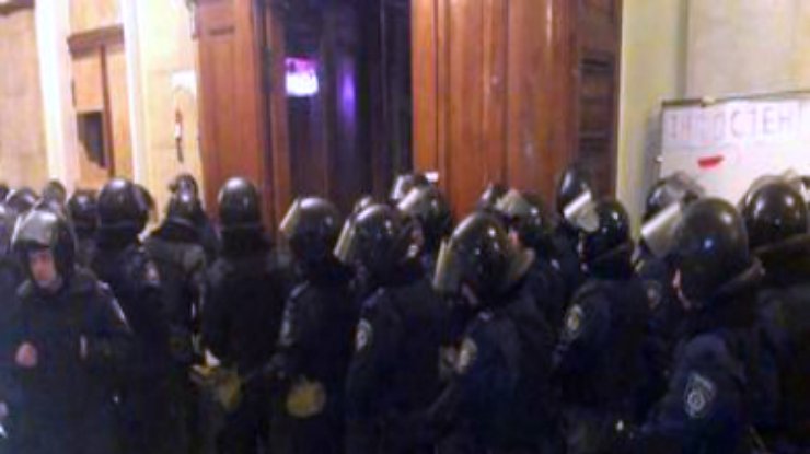 Милиция освободила Харьковскую ОГА