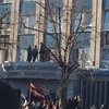 Из захваченного здания СБУ в Луганске освобождены уже 56 человек