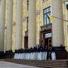 Под зданием ХОГА восстановлено движение, сепаратисты собрались у базы "Беркута"
