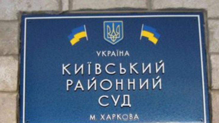 Возле суда в Харькове, который может избрать меру пресечения задержанным, собрались 200 человек