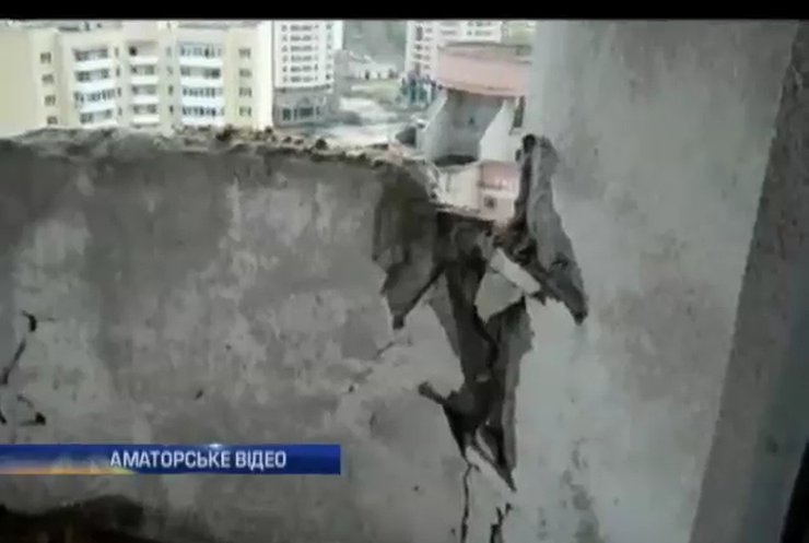 В киевском доме на 22 этаже обвалился балкон