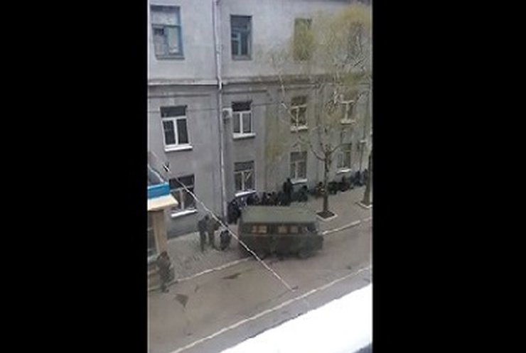 В YouTubе появилось видео захвата Славянского горотдела милиции
