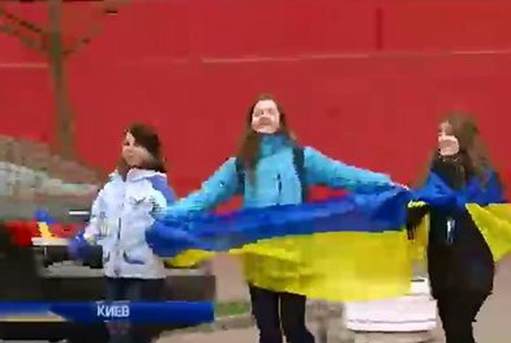 По разным городам страны украинцы выстроились в Цепь единения
