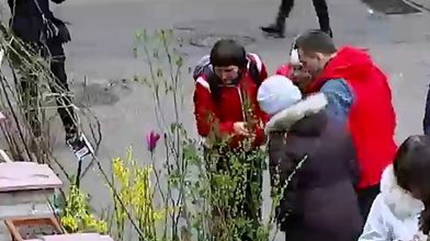 Жители многоэтажек в Киеве разбили сквер Небесной сотни в собственном дворе