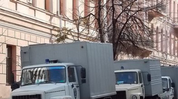 Милиция Запорожья вывозит автозаками пророссийских активистов