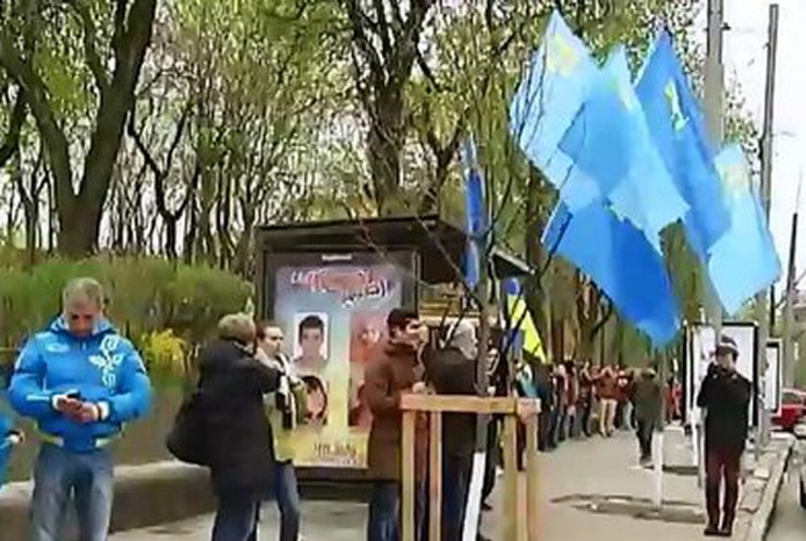 По разным городам страны украинцы выстроились в Цепь единения