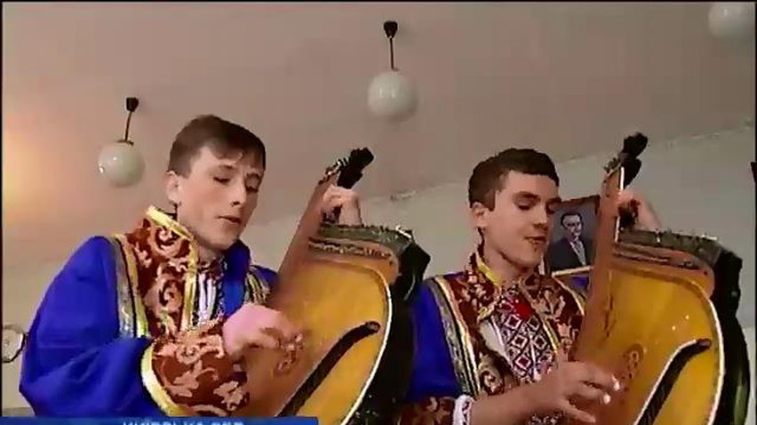 На Киевщине современные кобзари обучаются искусству игры на бандуре