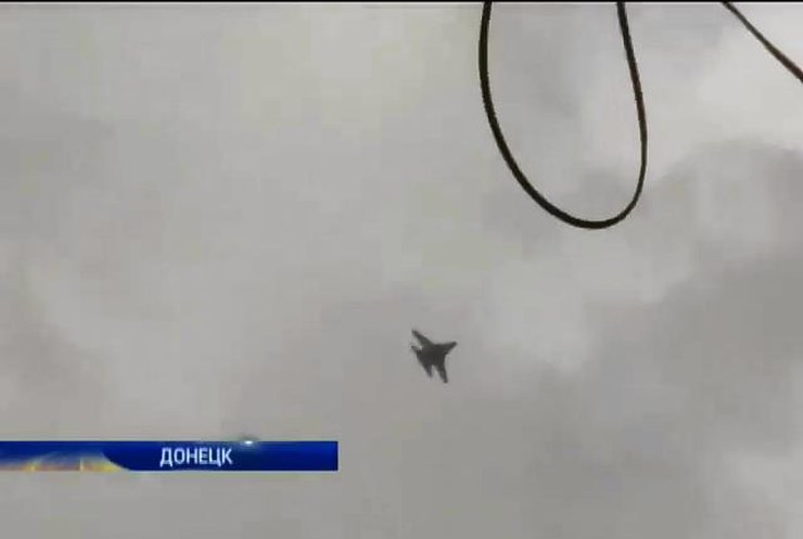 Военные с боем освободили аэродром под Краматорском (видео)