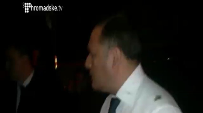 Перед прямым эфиром на ICTV Добкина облили зеленкой и обсыпали мукой