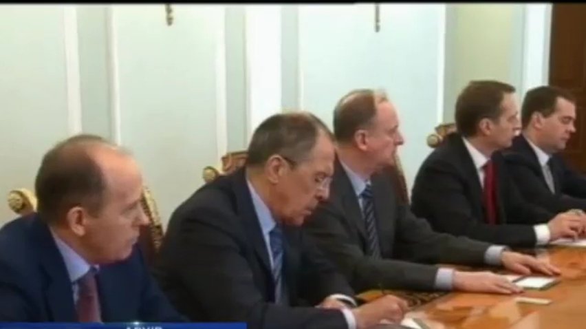 Путин повысил зарплату себе и Медведеву