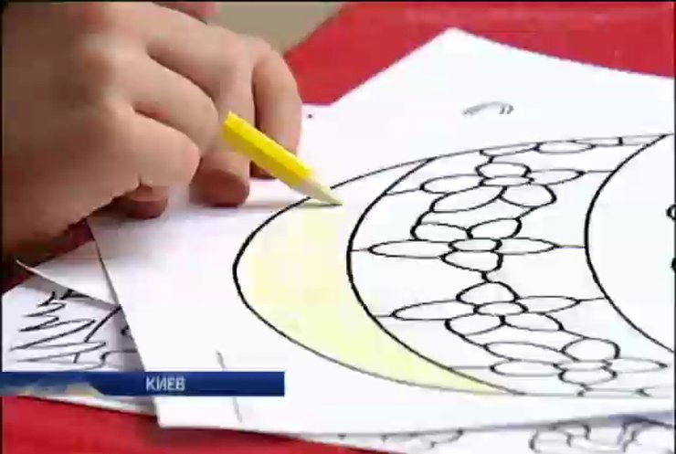 Сегодня дети из центра кардиологии и хирургии учились разрисовывать писанки