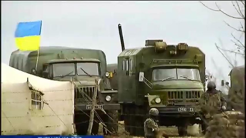 В лесах Луганщины военные обустроили боевой лагерь
