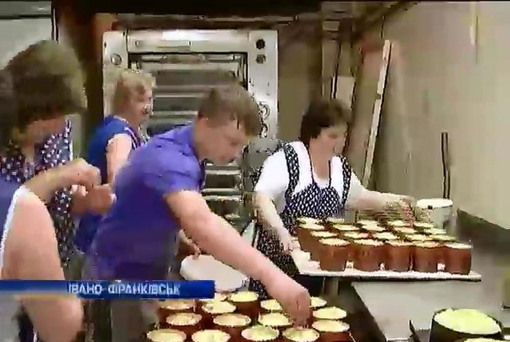Пекарни Ивано-Франковска отправили паски военным на восток Украины