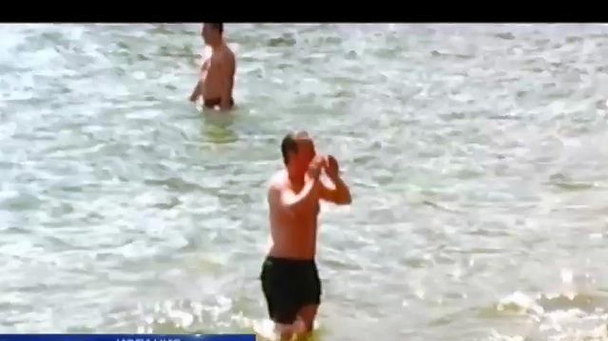 В отпуске на Канарах Дэвида Кэмерона изжалили медузы