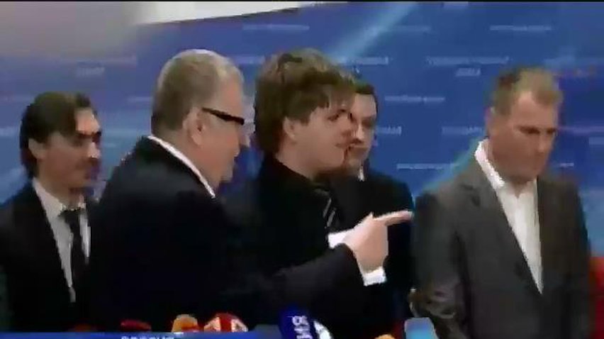 Жириновский устроил очередное шоу на пресс-конференции