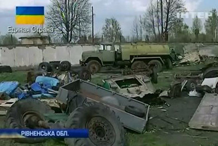 "Правый сектор" нашел под белорусской границей исправные ЗИЛы