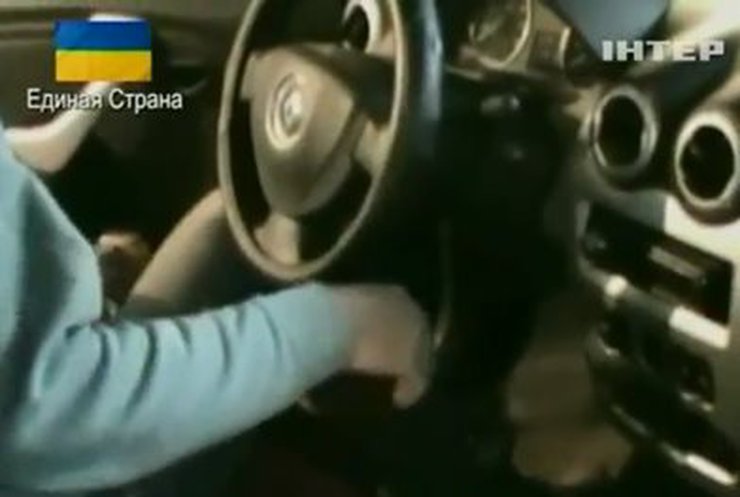 На Кировоградщине поймали парня, обворовавшего десяток автомобилей