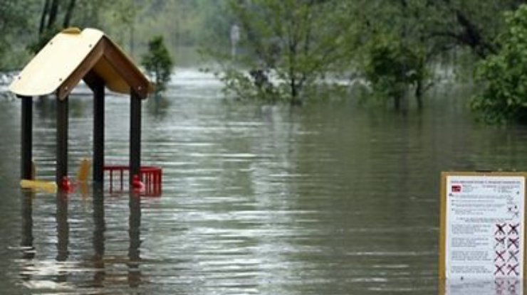Румынию накрыло сильное наводнение: Погибли три человека, включая ребенка
