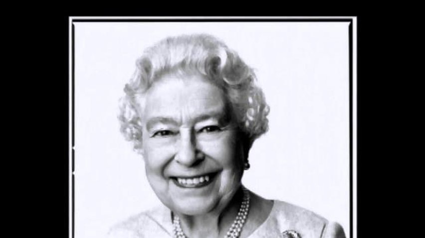 Британская королева получила новый официальный портрет