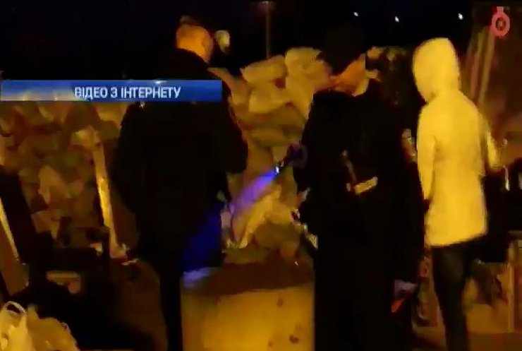 Семь человек ранены взрывом гранаты на блокпосту в Одессе (видео)