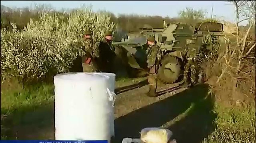 Луганчане помогают украинским военным провизией и карематами