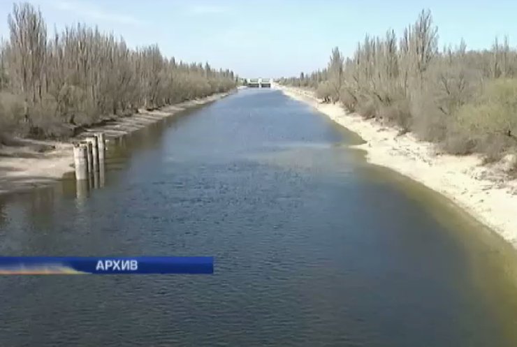 Вода из Северо-Крымского канала сливается в Черное море, не доходя до Крыма