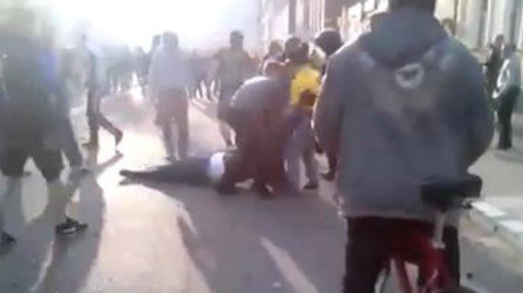 В столкновении в Харькове пострадали два милиционера, всего - 14  человек (видео)