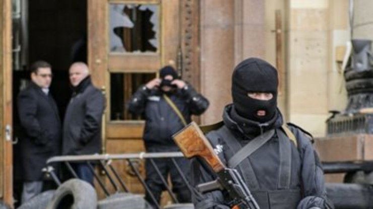 В Луганске обстреливают из автоматов областную милицию