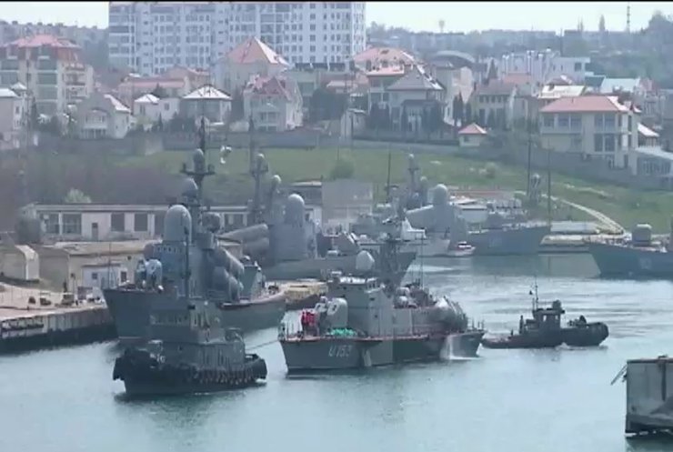 Из Крыма в Одессу вышел отряд украинских кораблей (видео)