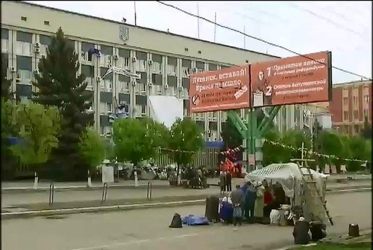 Боевики продолжают захватывать госучреждения на востоке Украины