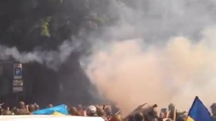 В столкновения в Одессе погибли люди (фото, видео)