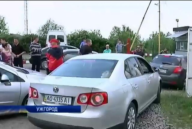 Водители перекрыли границу в Ужгороде