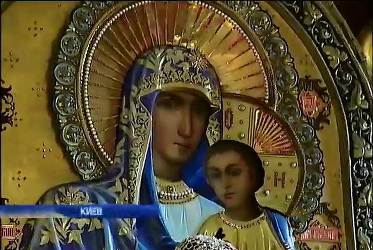 В Киев привезли песчаную икону Божей матери