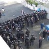 Автоматчики в Одессе стреляли из-за спин милиции (видео)