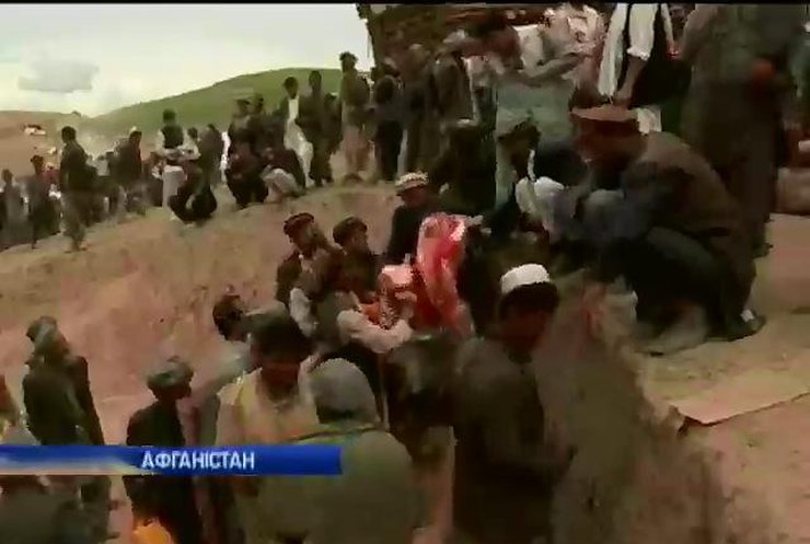 В Афганистане оплакивают погибших в оползне