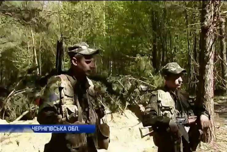 Украинские военные стойко несут службу в лесах Черниговщины (видео)