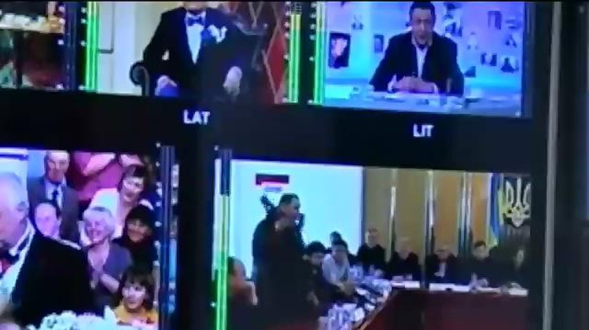 Путин наградил журналистов за дезинформацию из Крыма (видео)