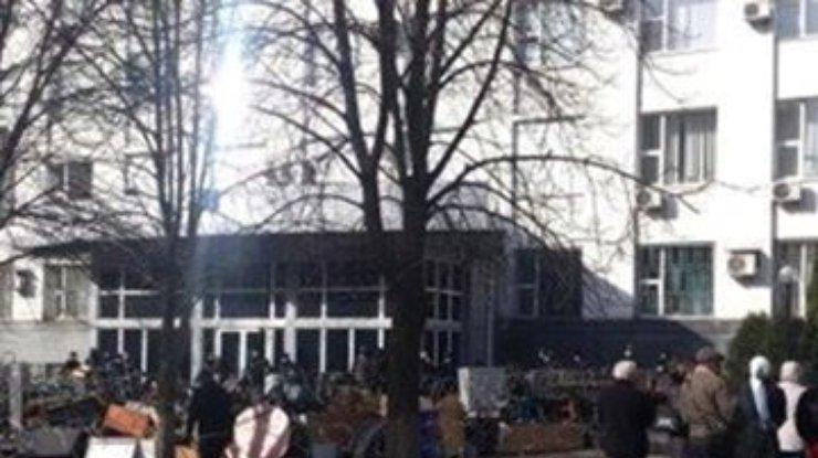 В Донецке террористы захватили здание СБУ