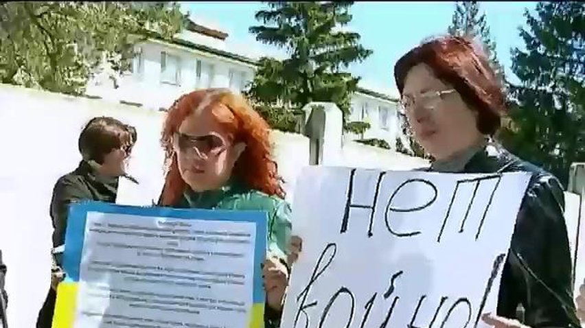Матери под Днепропетровском требовали вернуть солдат домой