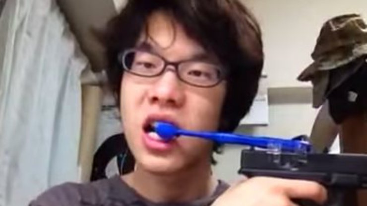 Японец, почиствиший зубы автоматом, взорвал интернет (видео)