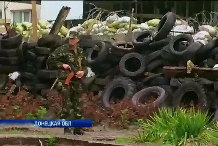 Сепаратисты Мариуполя пытались взять горсовет штурмом (видео)
