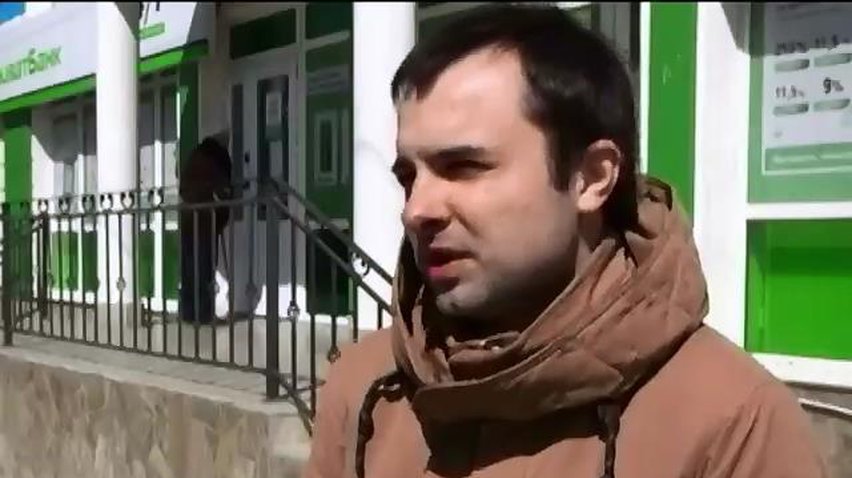 Финансовая блокада: Беженцы из Крыма не могут снять со своих карточек деньги