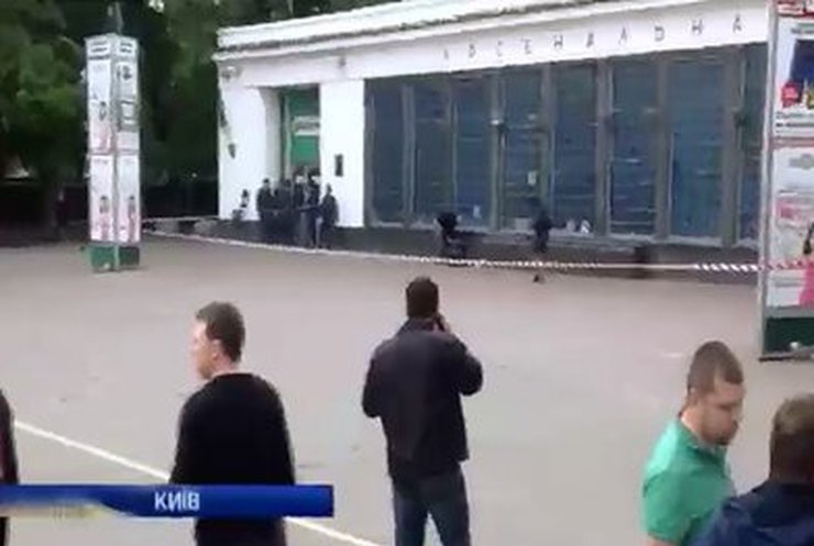 В Киеве закрыли станцию метро Арсенальная из-за мужчины с рюкзаком