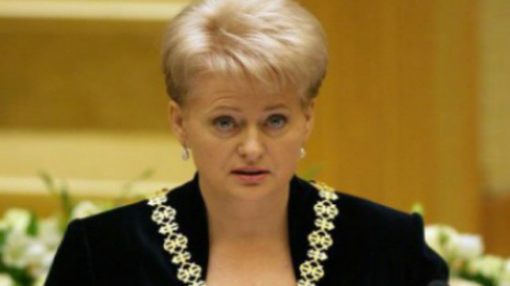 Действующая президент Литвы Даля Грибаускайте вновь лидирует на выборах